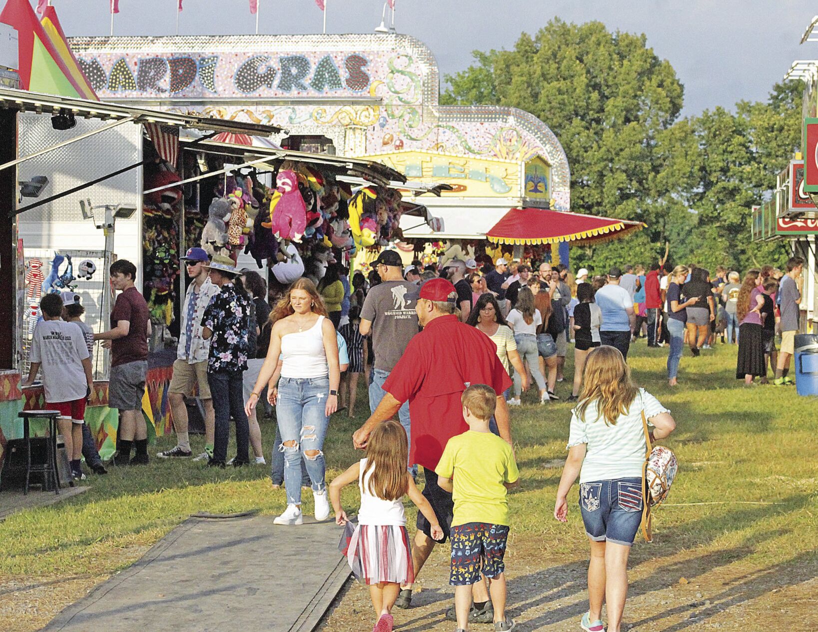Step right up ... fair has opened
